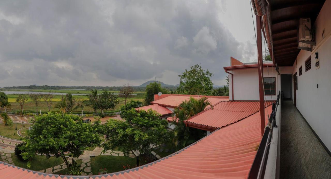 Nilambara Lake View Dambulla Exterior photo